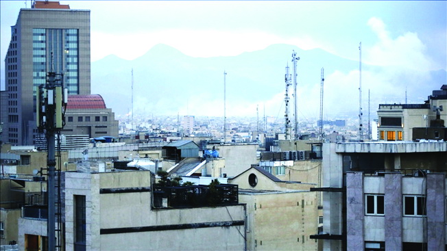 ઈરાનની રાજધાનીના રહેણાંક વિસ્તારો પર અમેરિકી-ઈઝરાયેલી હુમલામાં લગભગ ૪૦ લોકો માર્યા ગયા