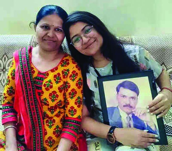 ૧૦ પ્રયાસો પછી અમદાવાદની છોકરી ચાર્ટર્ડએકાઉન્ટન્ટ બની, સ્વર્ગસ્થ પિતાનું સ્વપ્ન પૂર્ણ કર્યું